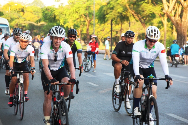 Cycling to raise funds for prevention of bindness