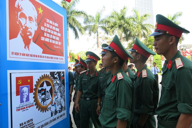 Triển lãm 50 bức tranh cổ động nhân 70 năm Ngày Bác Hồ ra lời kêu gọi thi đua ái quốc