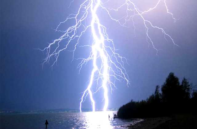 Sét đánh làm 2 người tử vong