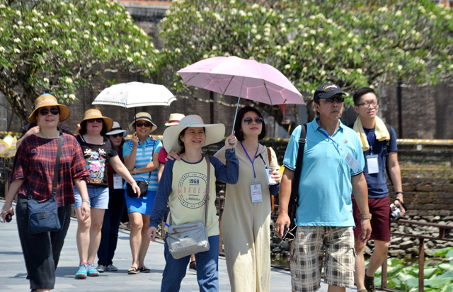 Đoàn famtrip Malaysia khảo sát các tuyến điểm du lịch Huế