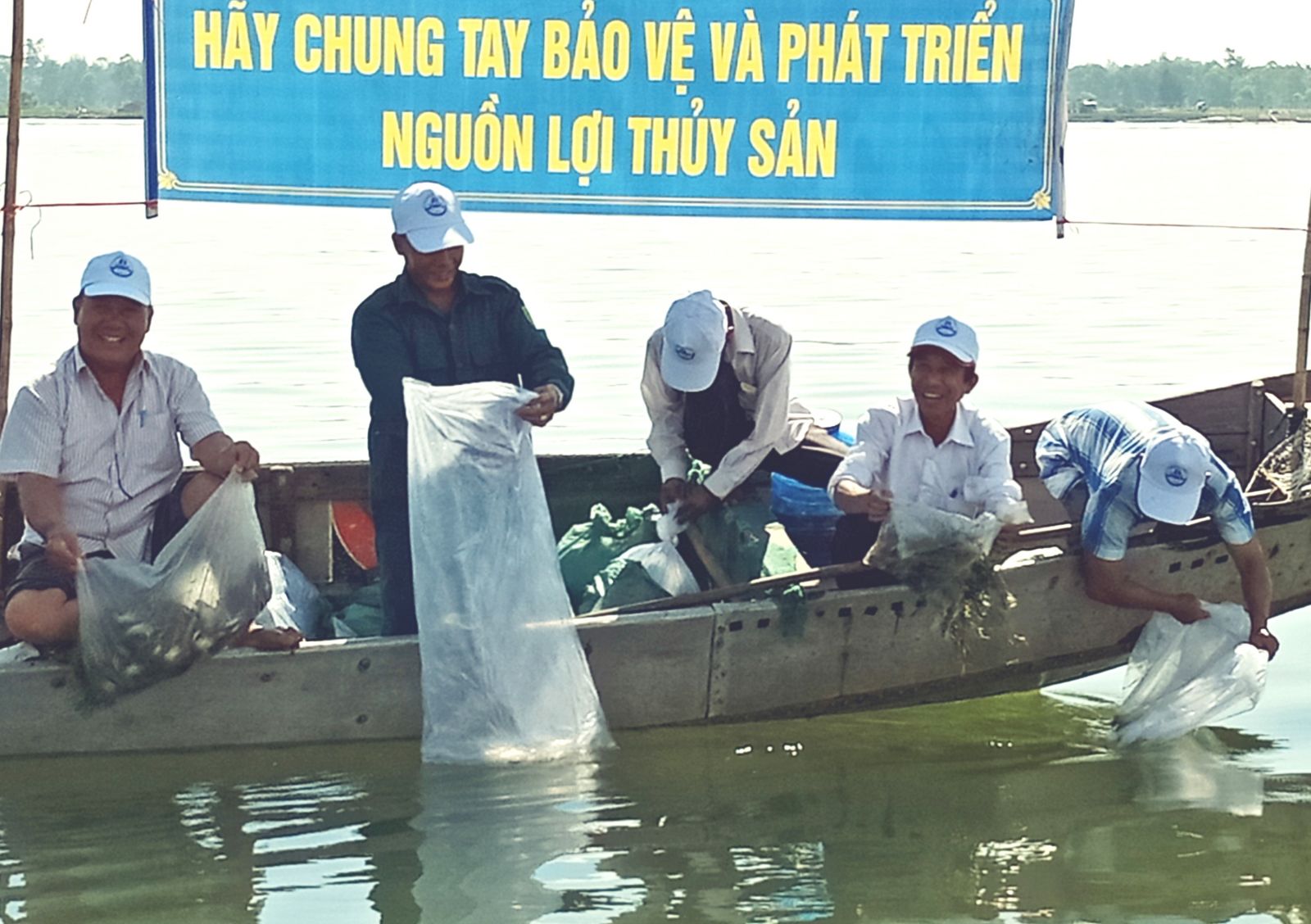 Stocking black tiger shrimps and crabs into lagoon