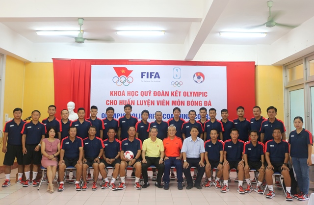 26 học viên tham gia khóa bồi dưỡng huấn luyện viên bóng đá