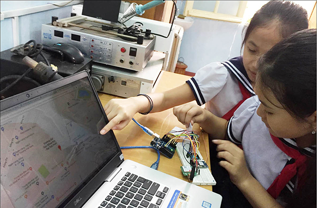 Chiếc cặp thông minh của Hương và Thanh