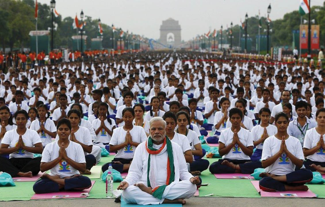 Thủ tướng Ấn Độ cùng 60 000 người tham dự Ngày Quốc tế yoga