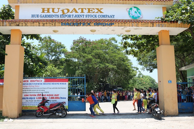 Hudatex hứa sẽ giải quyết đầy đủ các chế độ, quyền lợi của công nhân