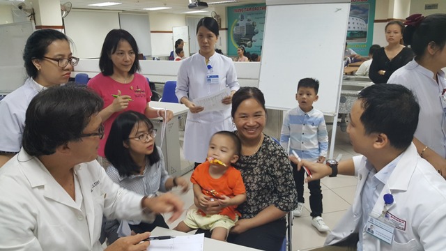 Đoàn bác sĩ Hoa Kỳ phẫu thuật miễn phí cho trẻ em miền Trung-Tây nguyên