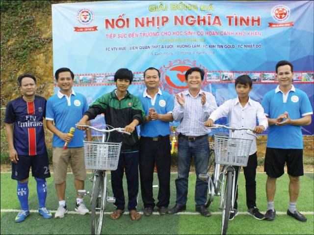 Đá bóng thiện nguyện