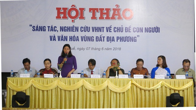 Trao đổi kinh nghiệm sáng tác văn học nghệ thuật về con người, văn hóa vùng đất địa phương