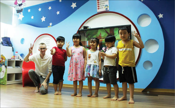 Thận trọng khi cho trẻ mầm non học ngoại ngữ