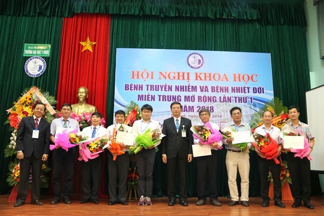 Nhiều báo cáo tại hội nghị khoa học về bệnh truyền nhiễm và bệnh nhiệt đới