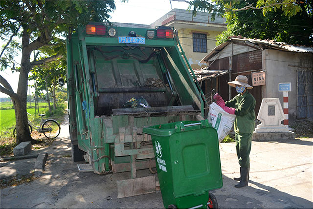 Rác dưới chân mình