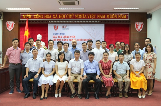Hue University trains lecturers on innovative and creative startup