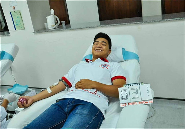 “Chiến sĩ áo đỏ”