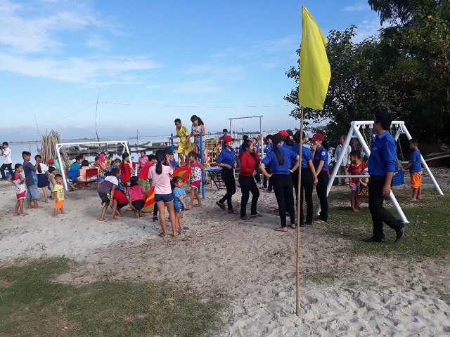 Khánh thành sân chơi cho thanh thiếu nhi ở Phú Diên