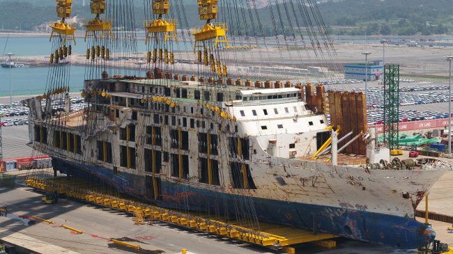 Hàn Quốc tiếp tục tìm kiếm nạn nhân vụ chìm phà Sewol