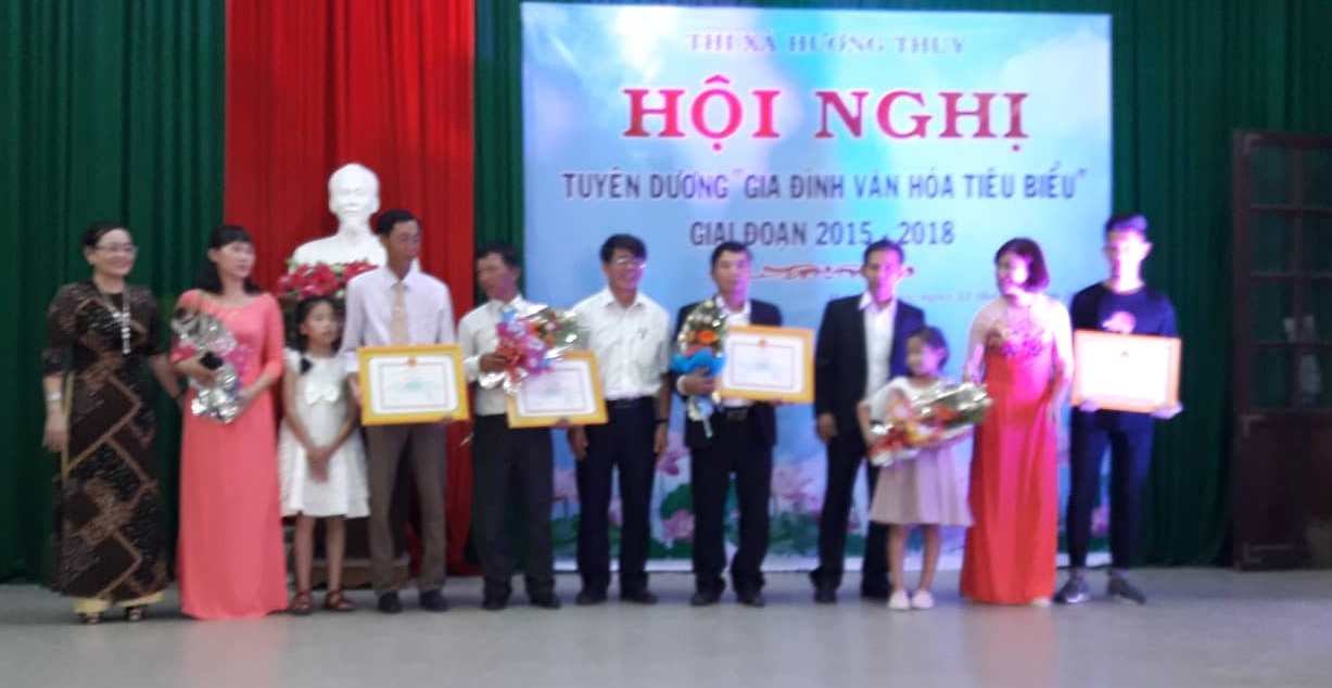 Hương Thủy biểu dương 12 gia đình văn hóa tiêu biểu