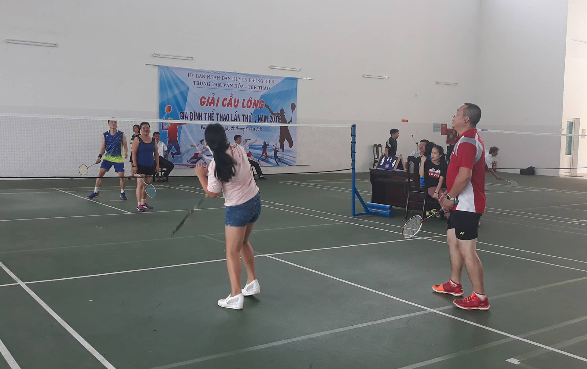 Phong Điền Khai mạc giải cầu lông gia đình lần thứ nhất