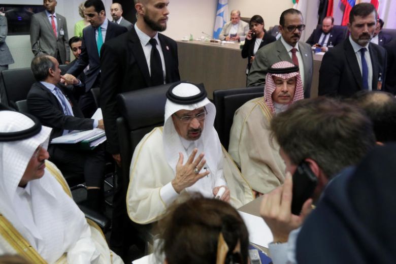 OPEC nhất trí tăng sản lượng lên “khoảng” 1 triệu thùng ngày