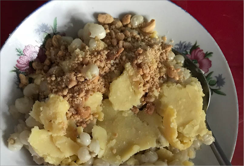 Sticky rice with corn and mashed green bean