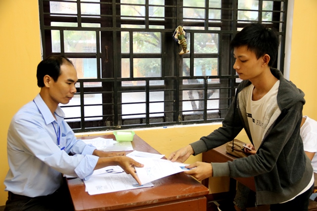 Trên 95 thí sinh làm thủ tục tại kỳ trung học phổ thông quốc gia