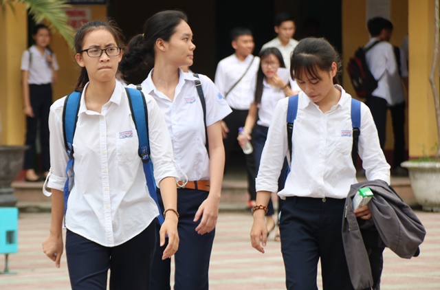 Thí sinh than không đủ thời gian làm bài