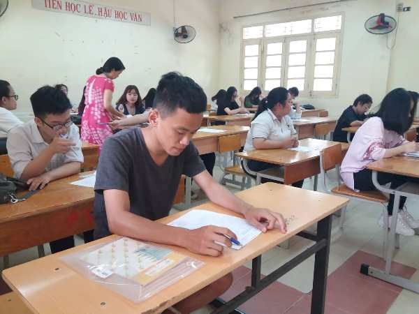 Thí sinh được mang về đề lý, hóa Giám thị đã vi phạm quy chế thi