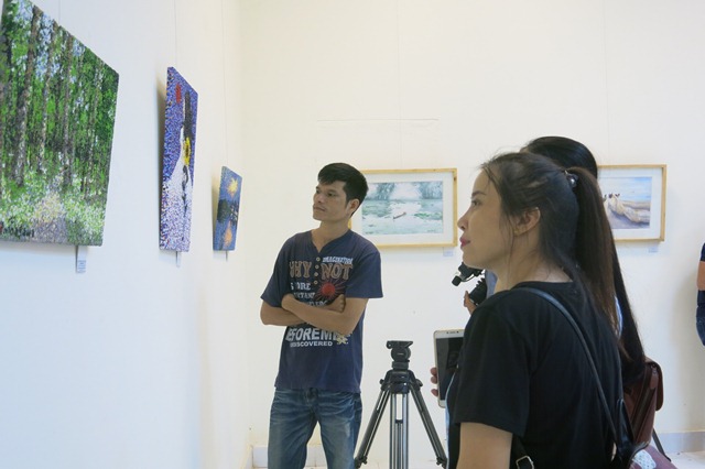 Triển lãm 22 tác phẩm của họa sĩ khuyết tật