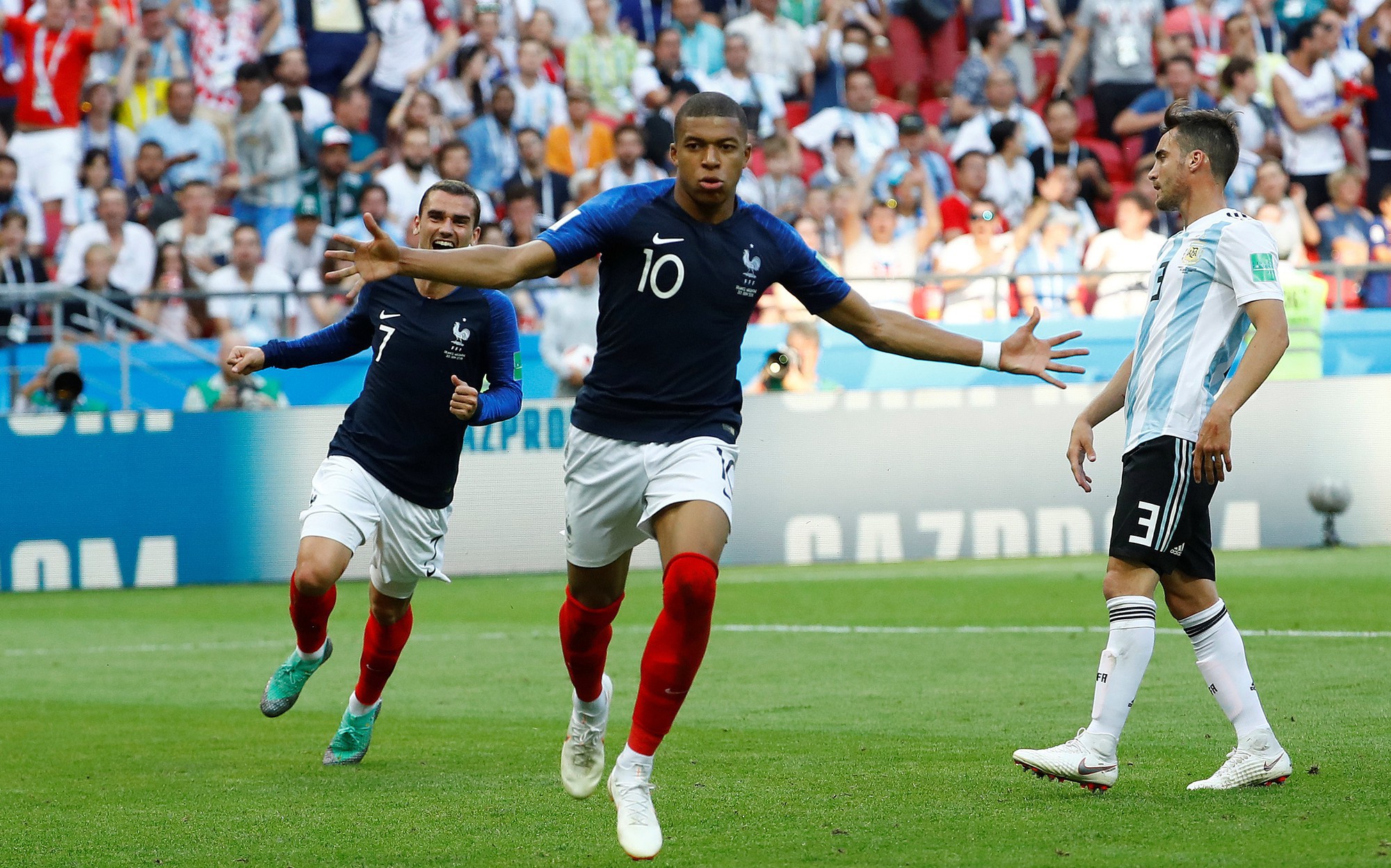 Pháp vs Uruguay Công cường gặp thủ vững