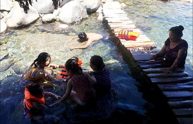 Tắm suối như tắm… hồ