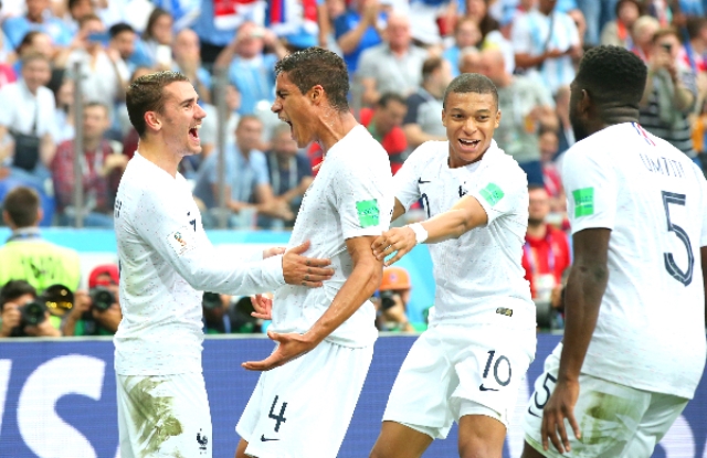 Kẻ cười, người khóc