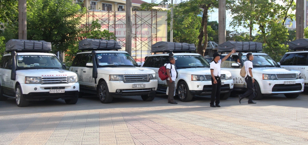 Fleet of supercars comes to Hue