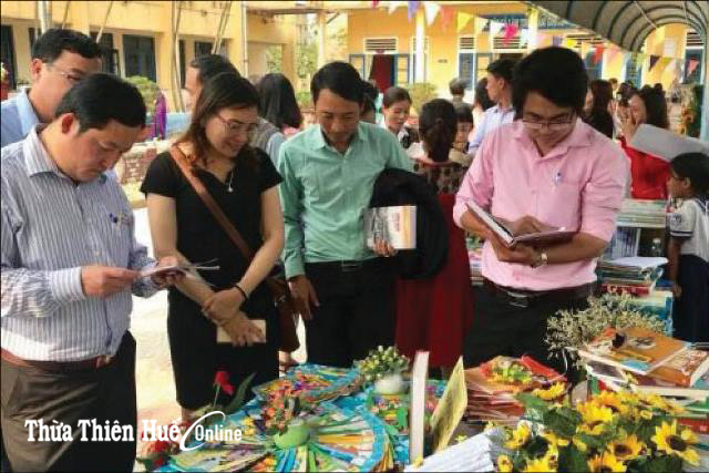 Dạy trò biết chia sẻ yêu thương