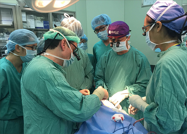 Trao cho em nụ cười