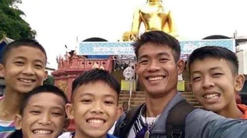 Huấn luyện viên đội bóng mắc kẹt có thể ở lại cuối cùng trong hang