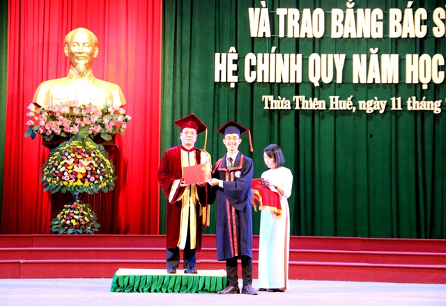 Hơn 1 000 sinh viên Trường ĐH Y dược được công nhận tốt nghiệp