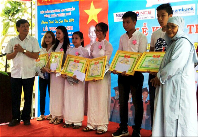 Làng hiếu học bên đầm Chuồn