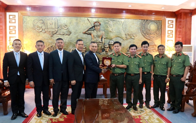 The provincial police meet and talk with Royal Thai Police