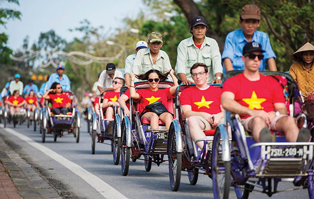 Giữ khách cho Huế