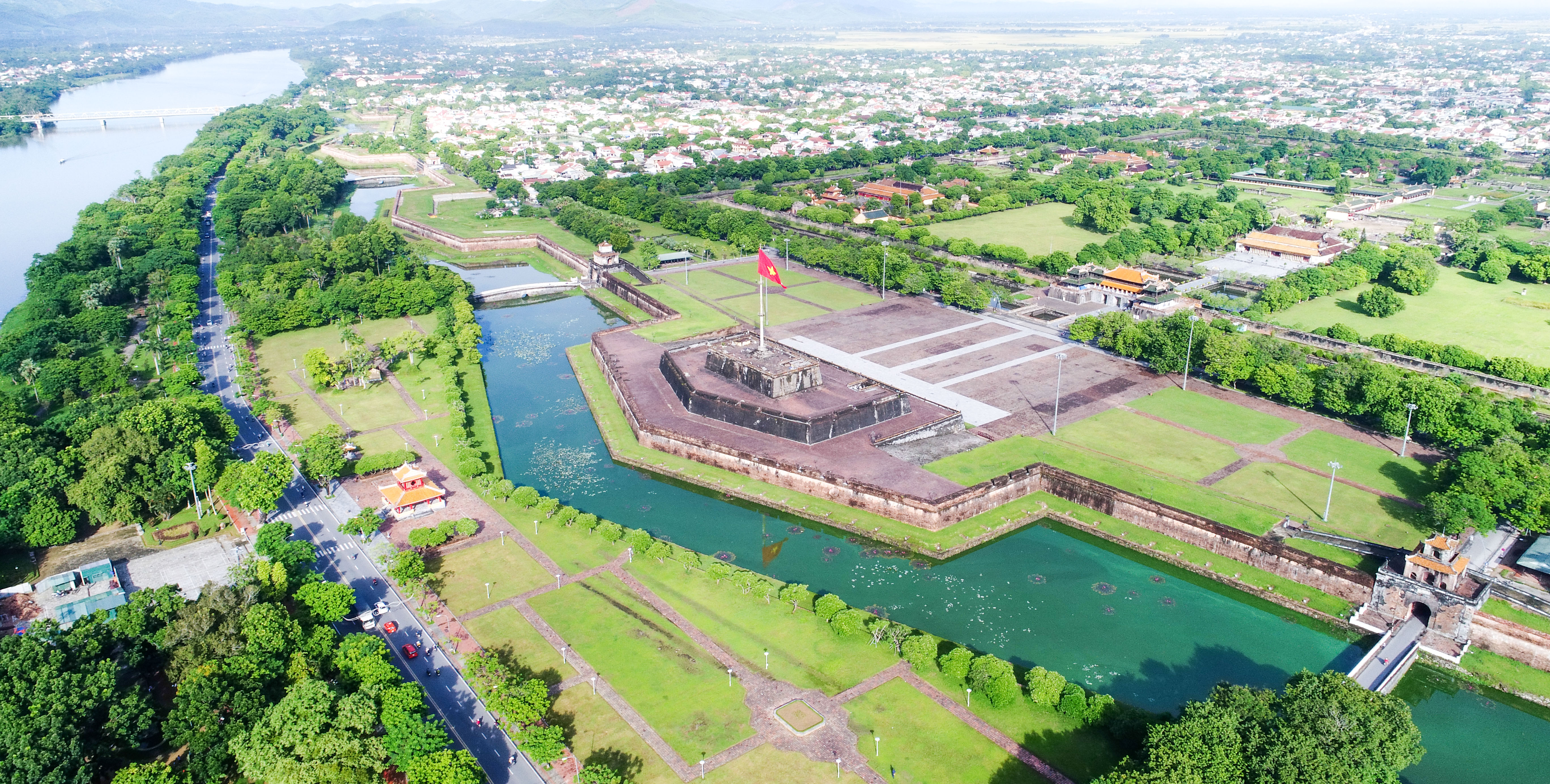 Hue city orients types of services and tourism to attract visitors