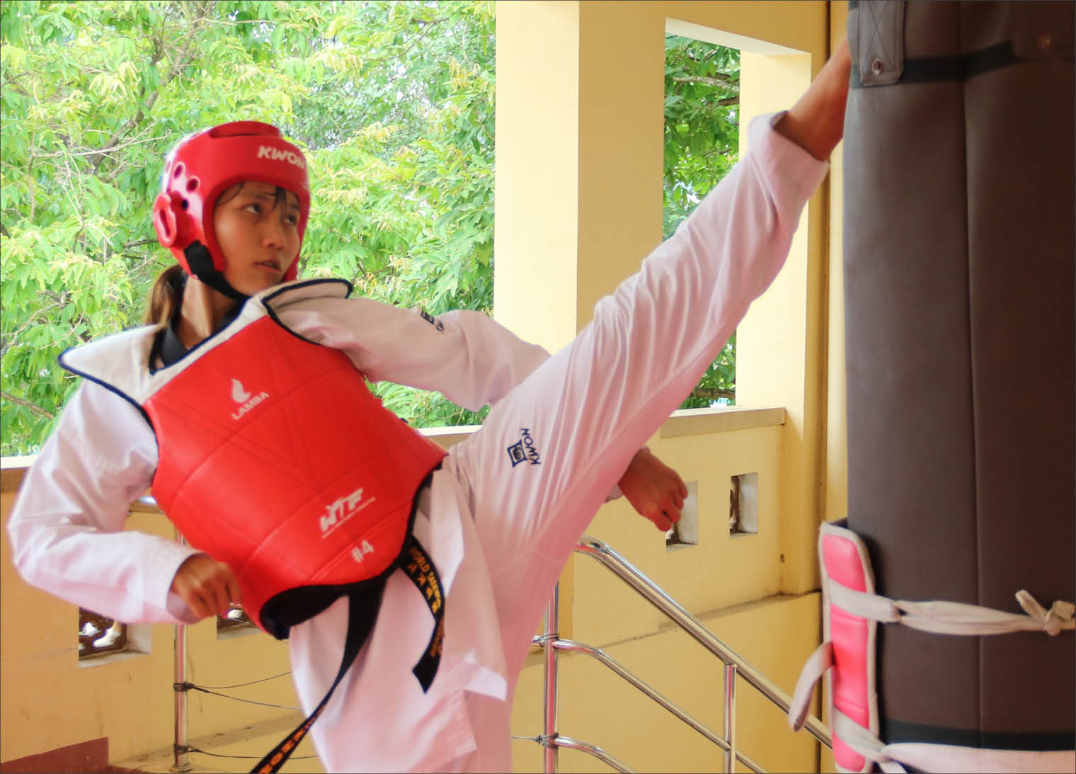 Female boxer hunts gold for Taekwondo