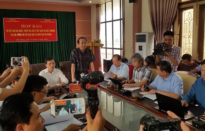 Vụ gian lận thi cử Các chuyên gia đề xuất không giao chấm thi cho địa phương