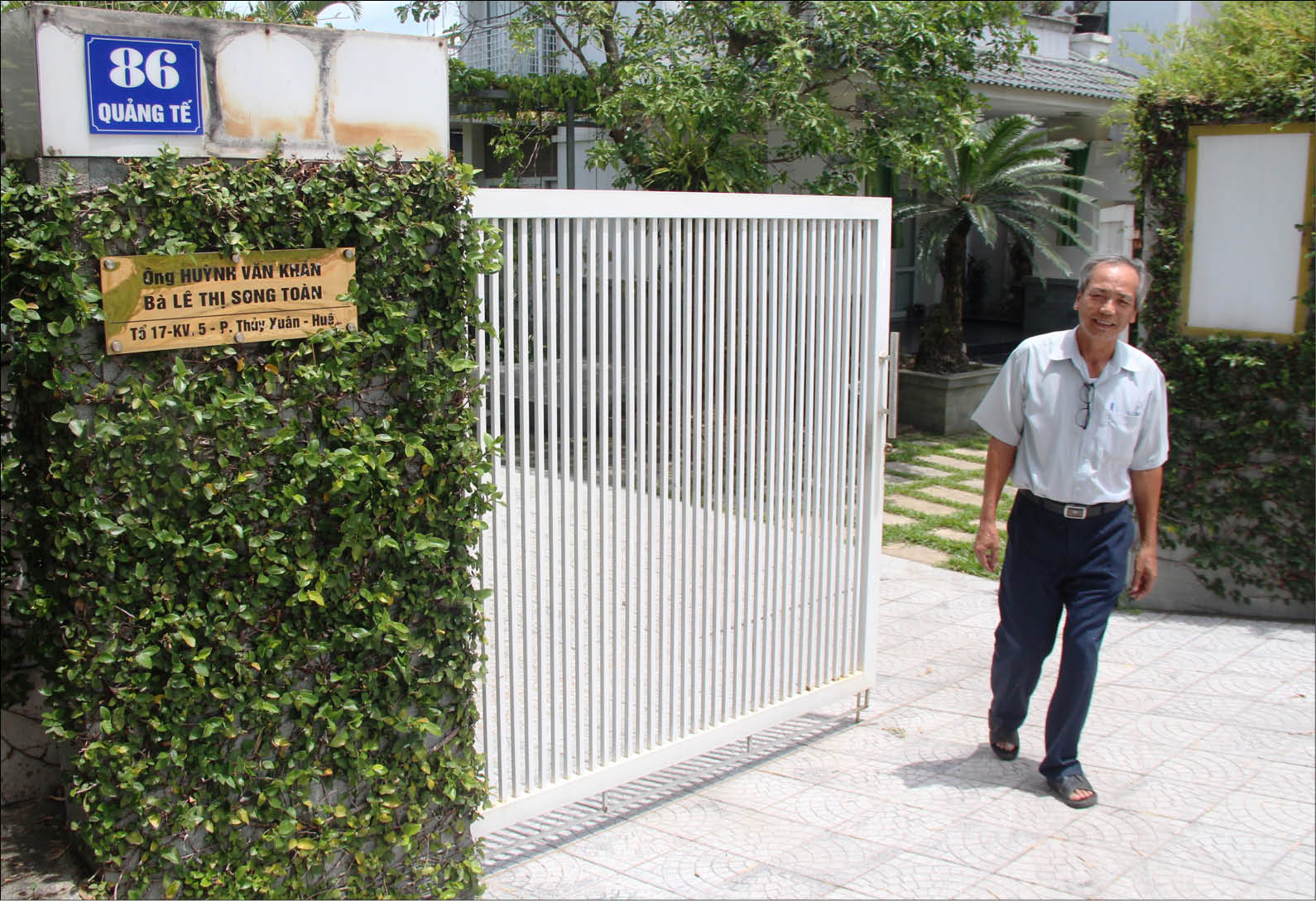 Người dân phường Thủy Xuân chờ số nhà