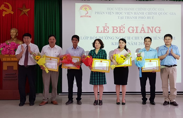 68 học viên được cấp chứng chỉ bồi dưỡng ngạch chuyên viên chính