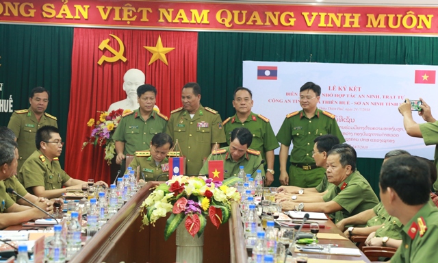Ký kết biên bản ghi nhớ hợp tác về an ninh trật tự giữa Công an tỉnh và Sê Kong Lào