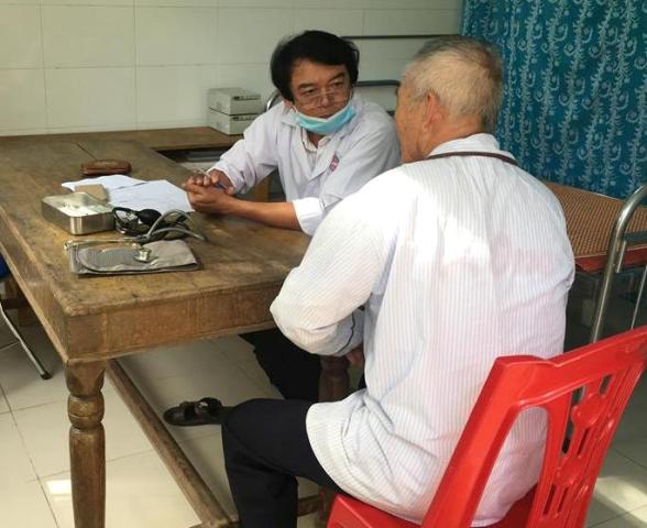 Khám, cấp thuốc miễn phí cho hơn 150 người nghèo và gia đình chính sách