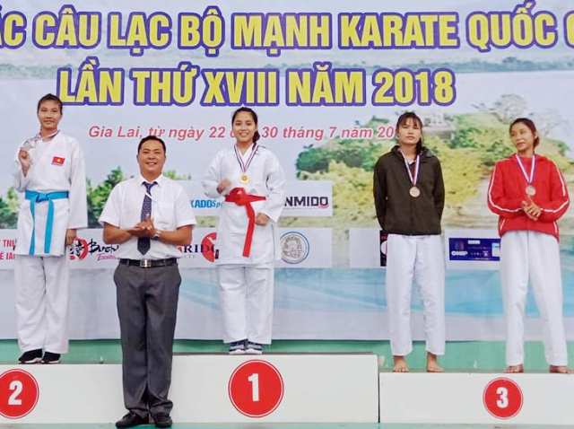 Vượt qua đàn anh, cô gái A Lưới đem HCV duy nhất về cho Karatedo Huế