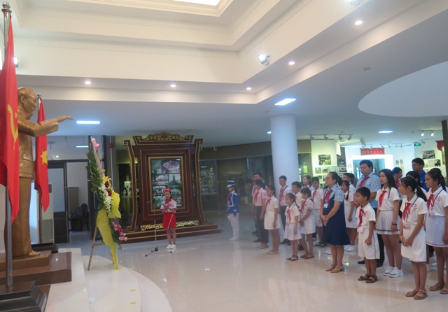 Báo công dâng Bác trước thềm Đại hội Cháu ngoan Bác Hồ