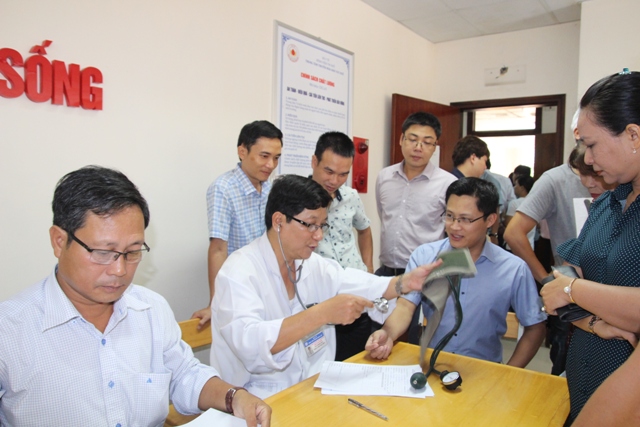 392 cán bộ, đảng viên, người lao động tham gia hiến máu tình nguyện