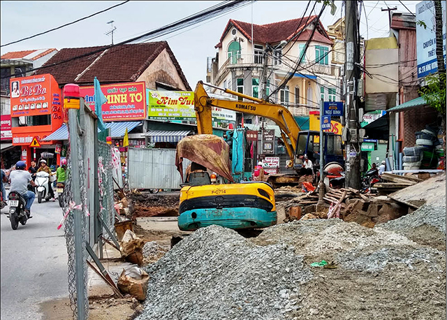 Mất an toàn giao thông do chậm hoàn trả mặt bằng
