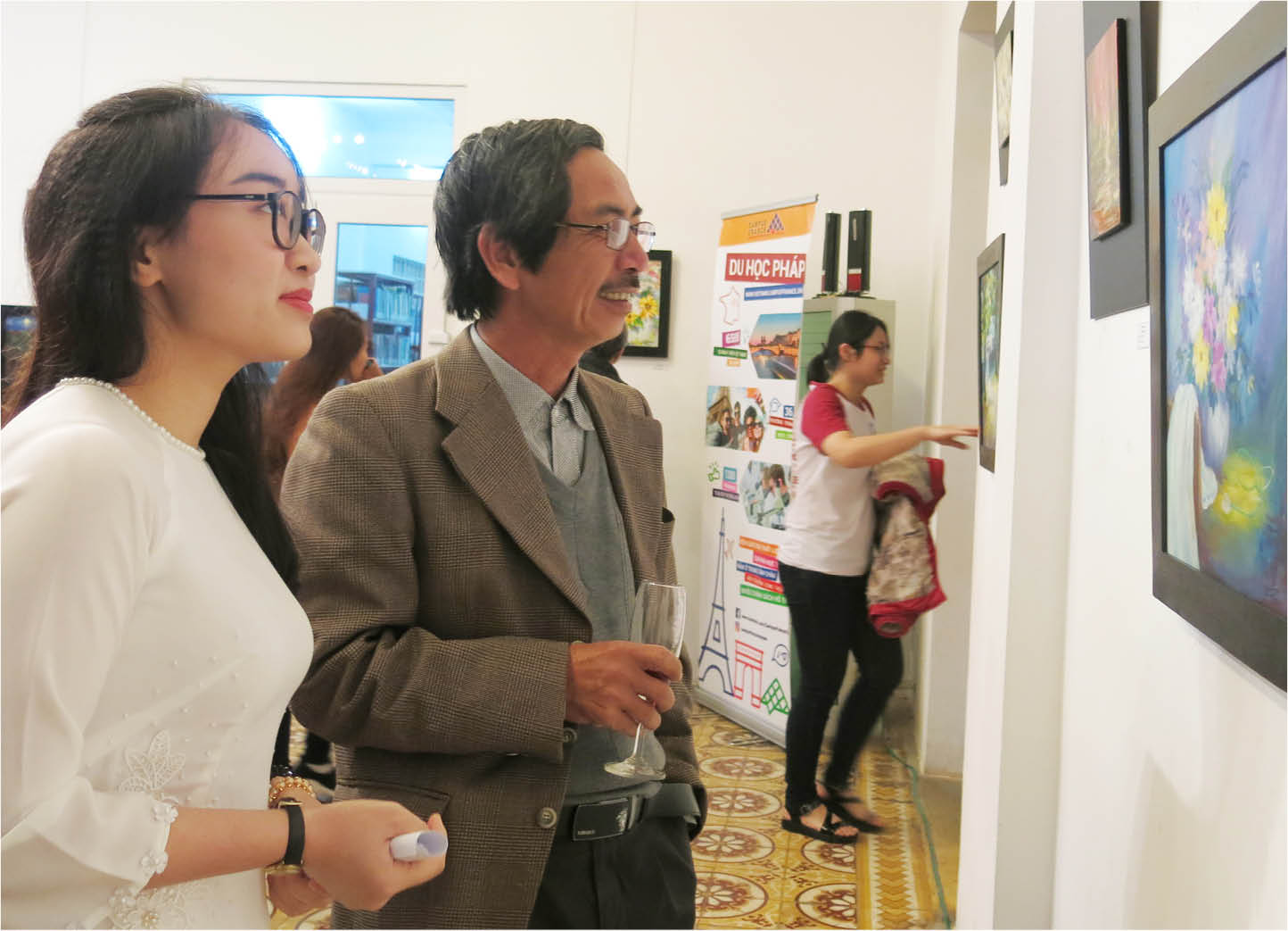 Nữ bác sĩ mê vẽ